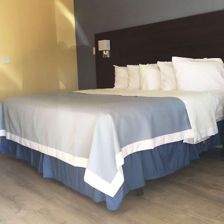 Days Inn By Wyndham Airport - Phoenix Exteriör bild