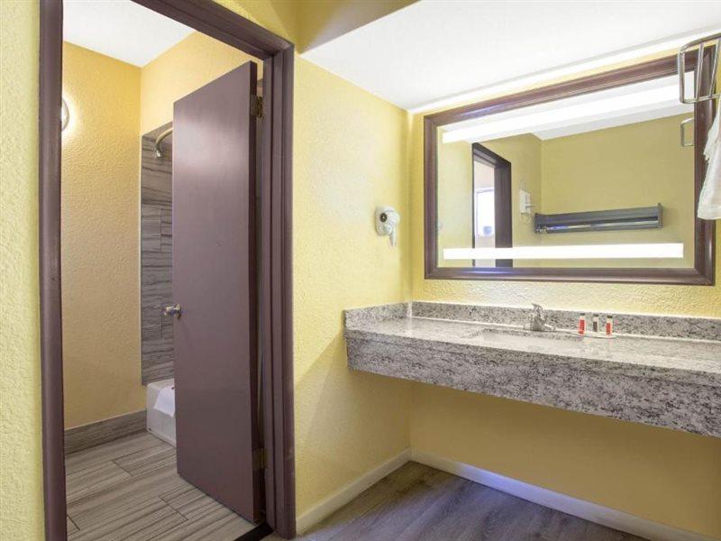 Days Inn By Wyndham Airport - Phoenix Exteriör bild