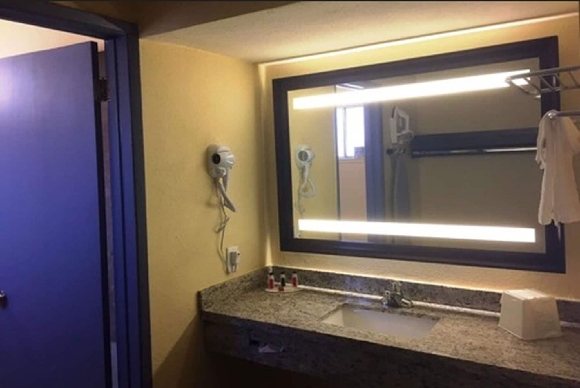Days Inn By Wyndham Airport - Phoenix Exteriör bild