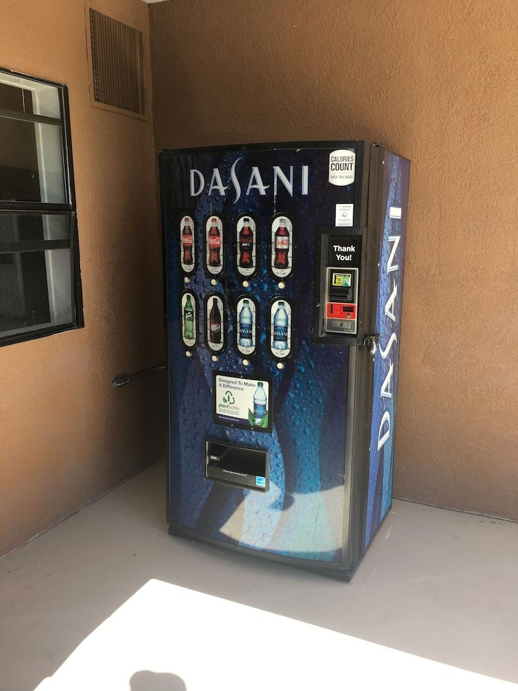Days Inn By Wyndham Airport - Phoenix Exteriör bild