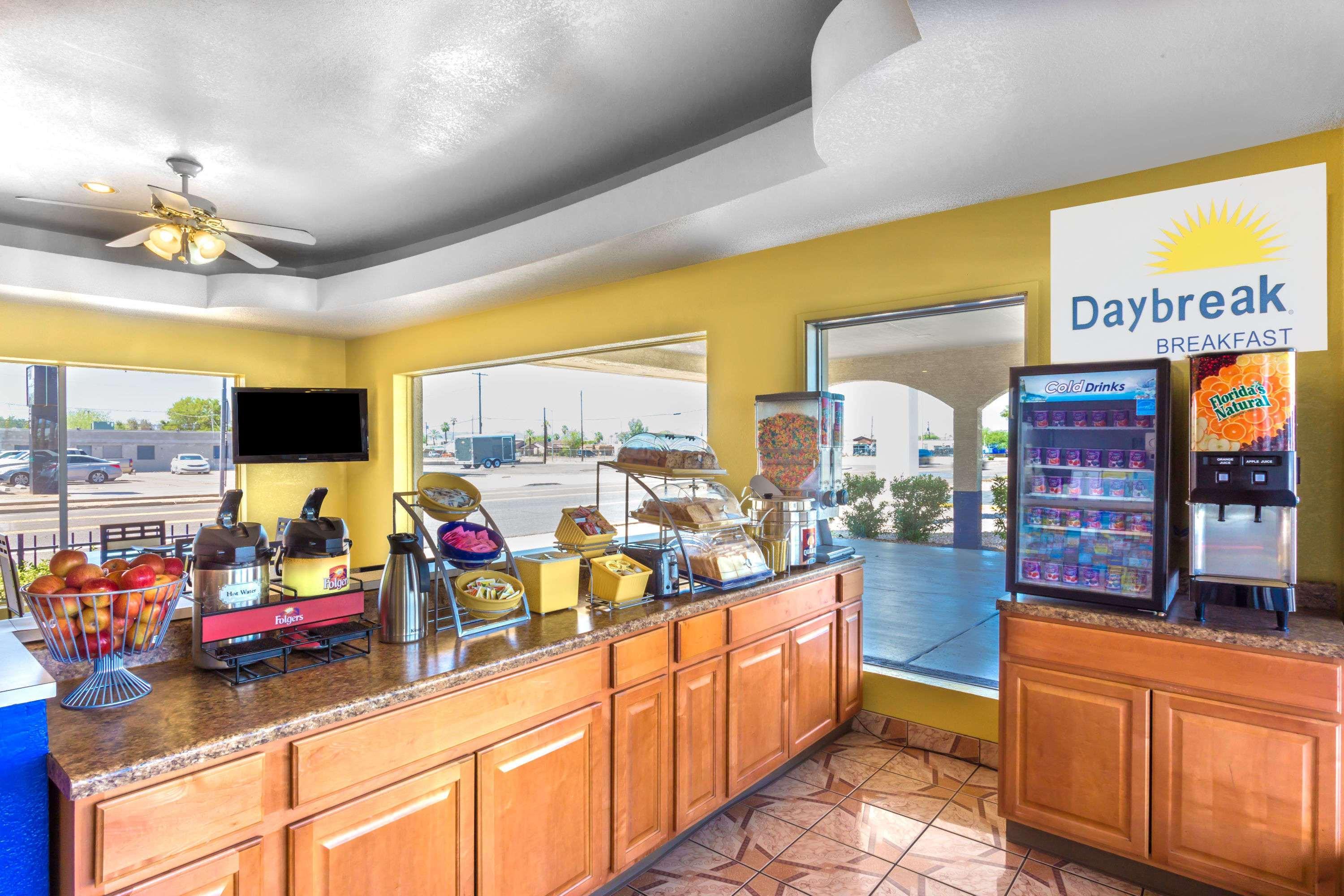 Days Inn By Wyndham Airport - Phoenix Exteriör bild