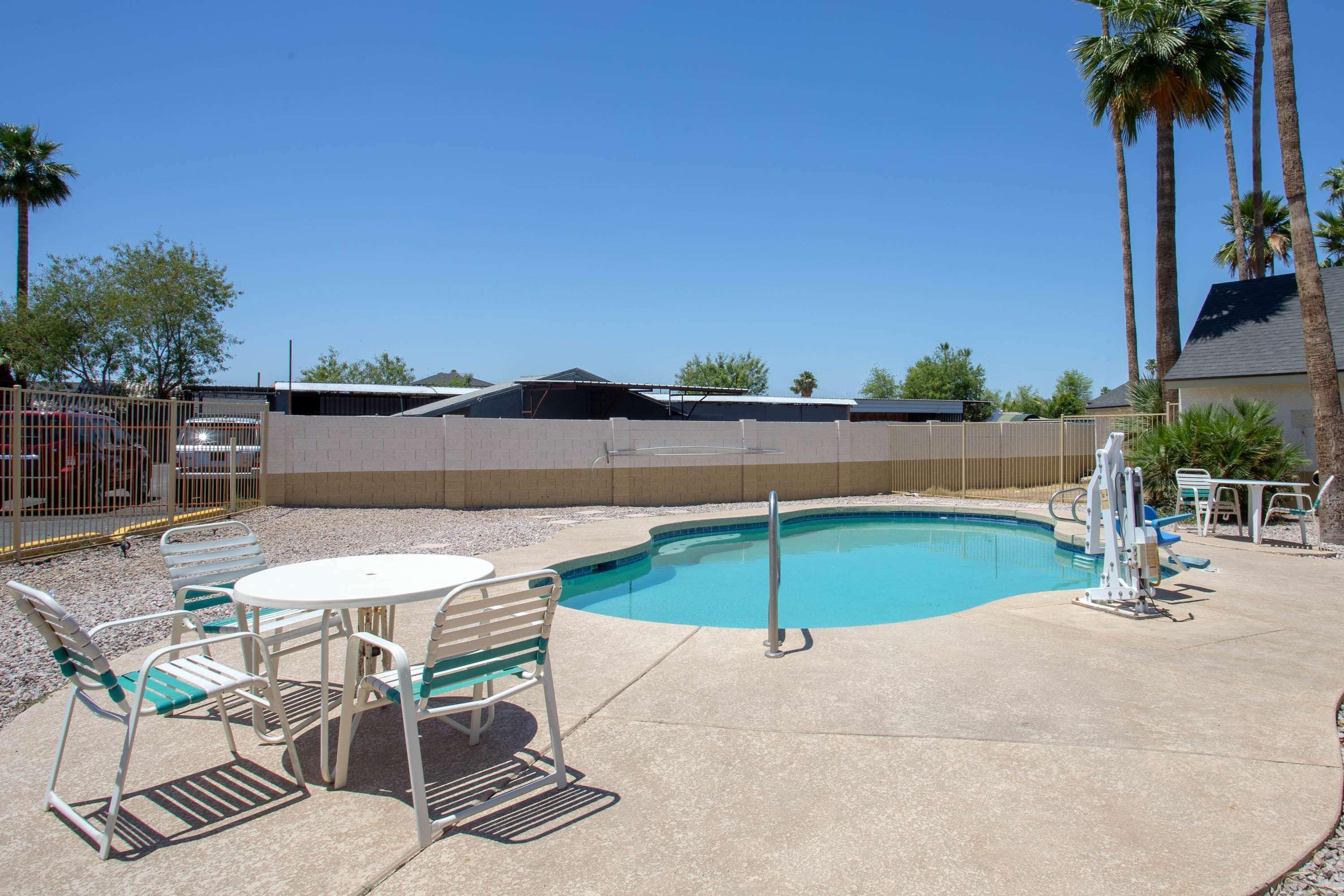 Days Inn By Wyndham Airport - Phoenix Exteriör bild