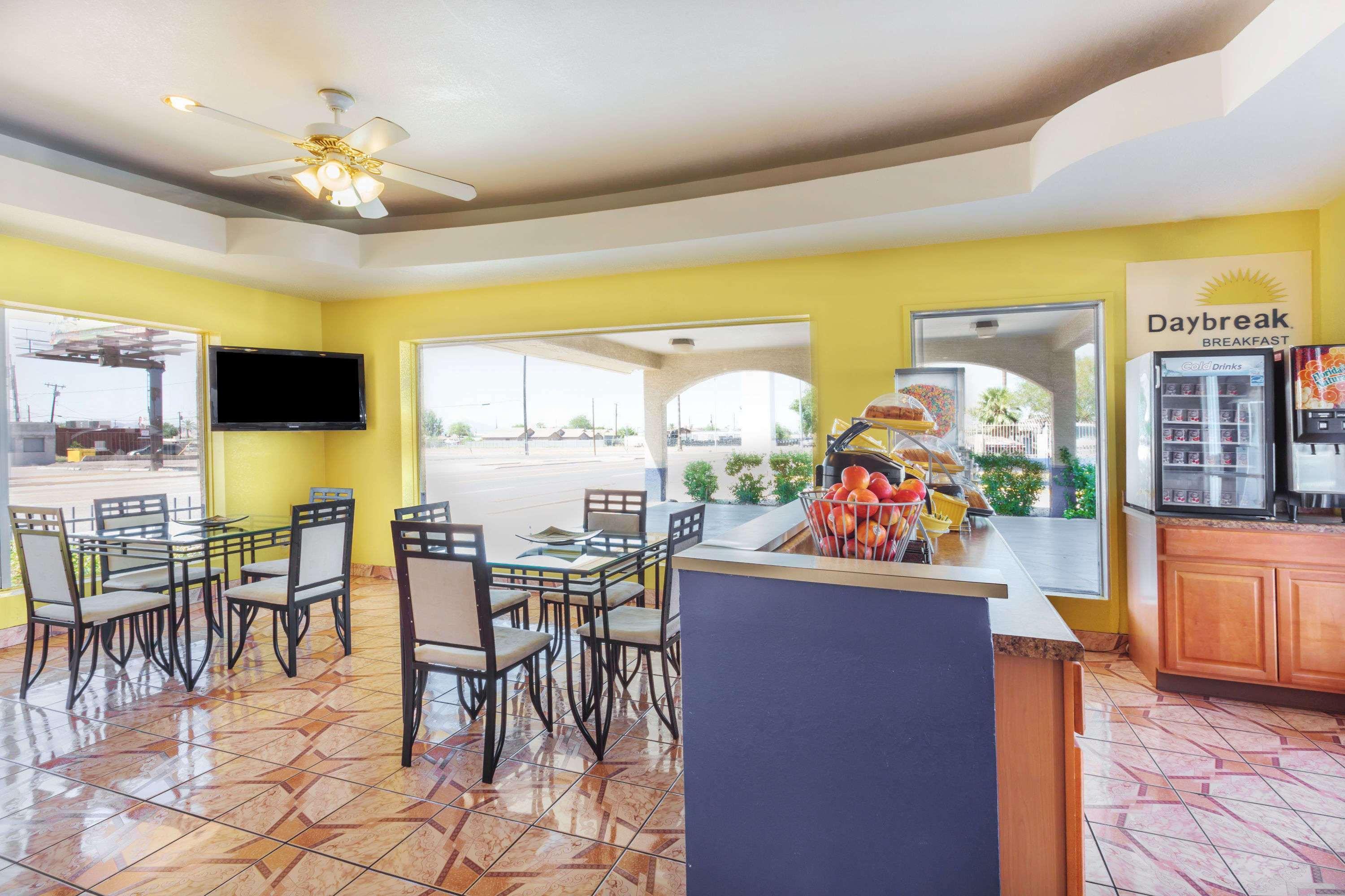 Days Inn By Wyndham Airport - Phoenix Exteriör bild