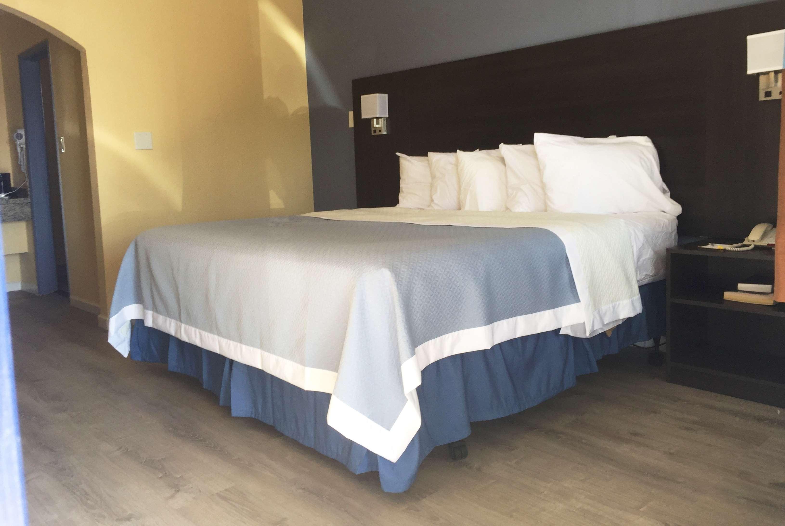 Days Inn By Wyndham Airport - Phoenix Exteriör bild
