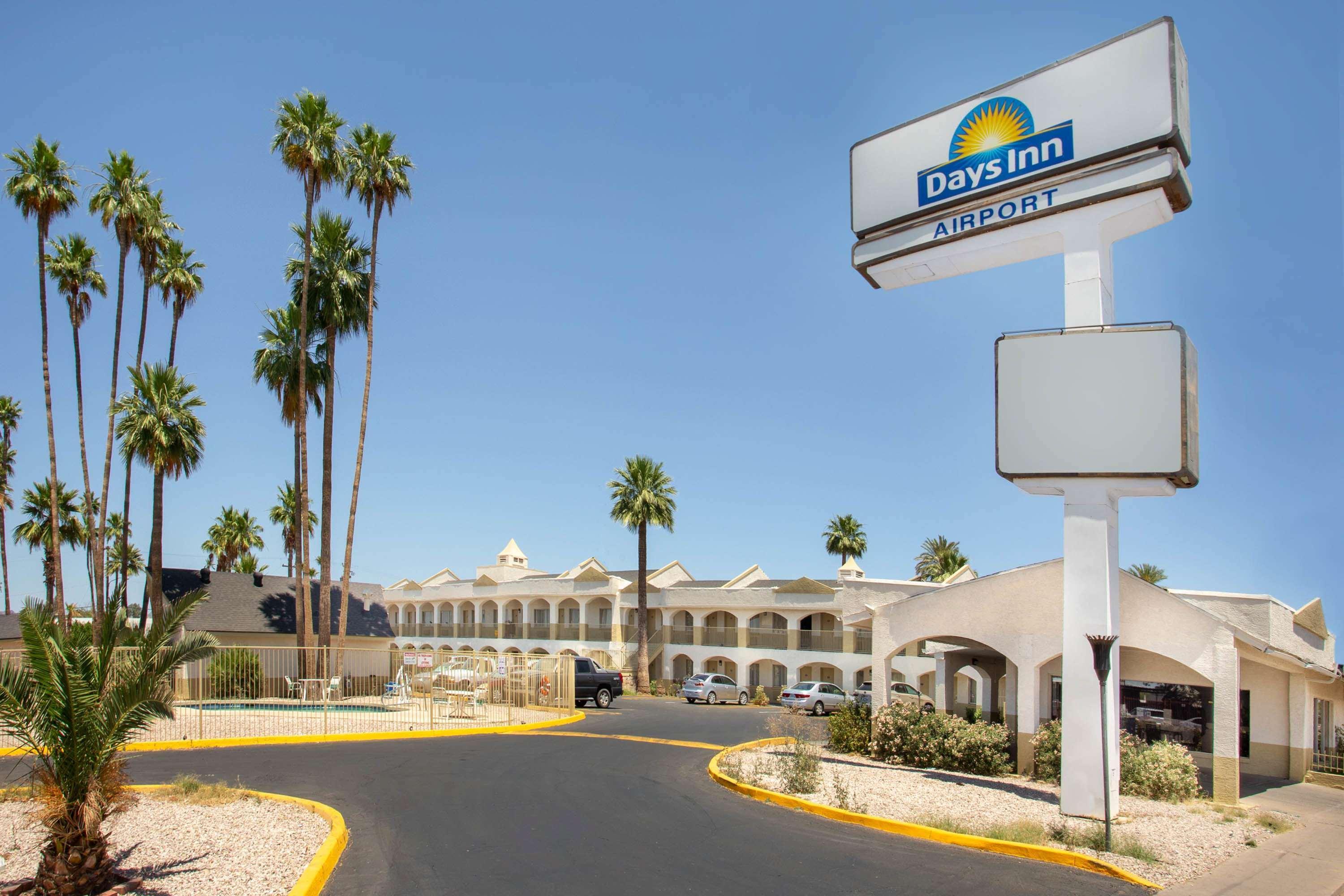 Days Inn By Wyndham Airport - Phoenix Exteriör bild