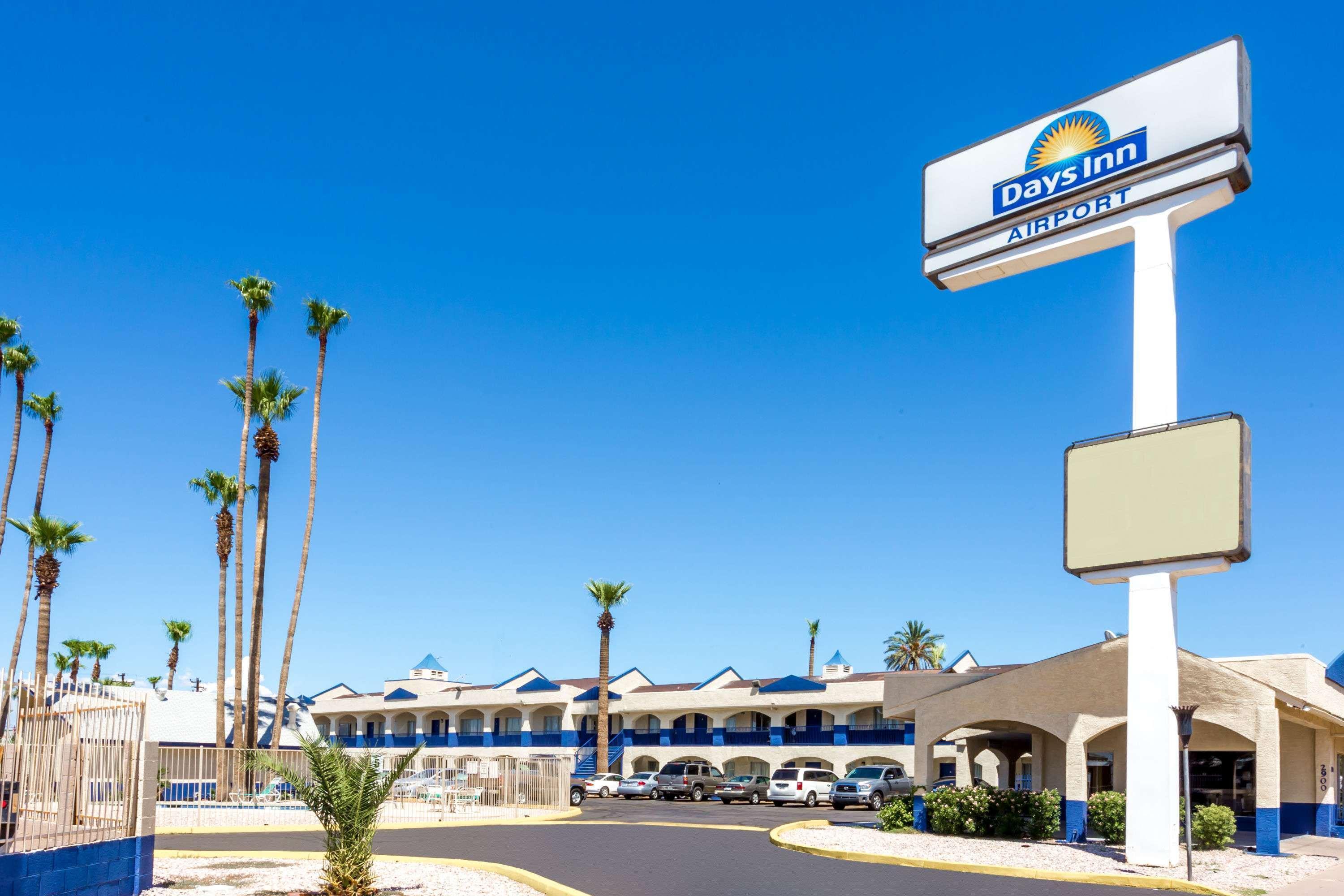 Days Inn By Wyndham Airport - Phoenix Exteriör bild