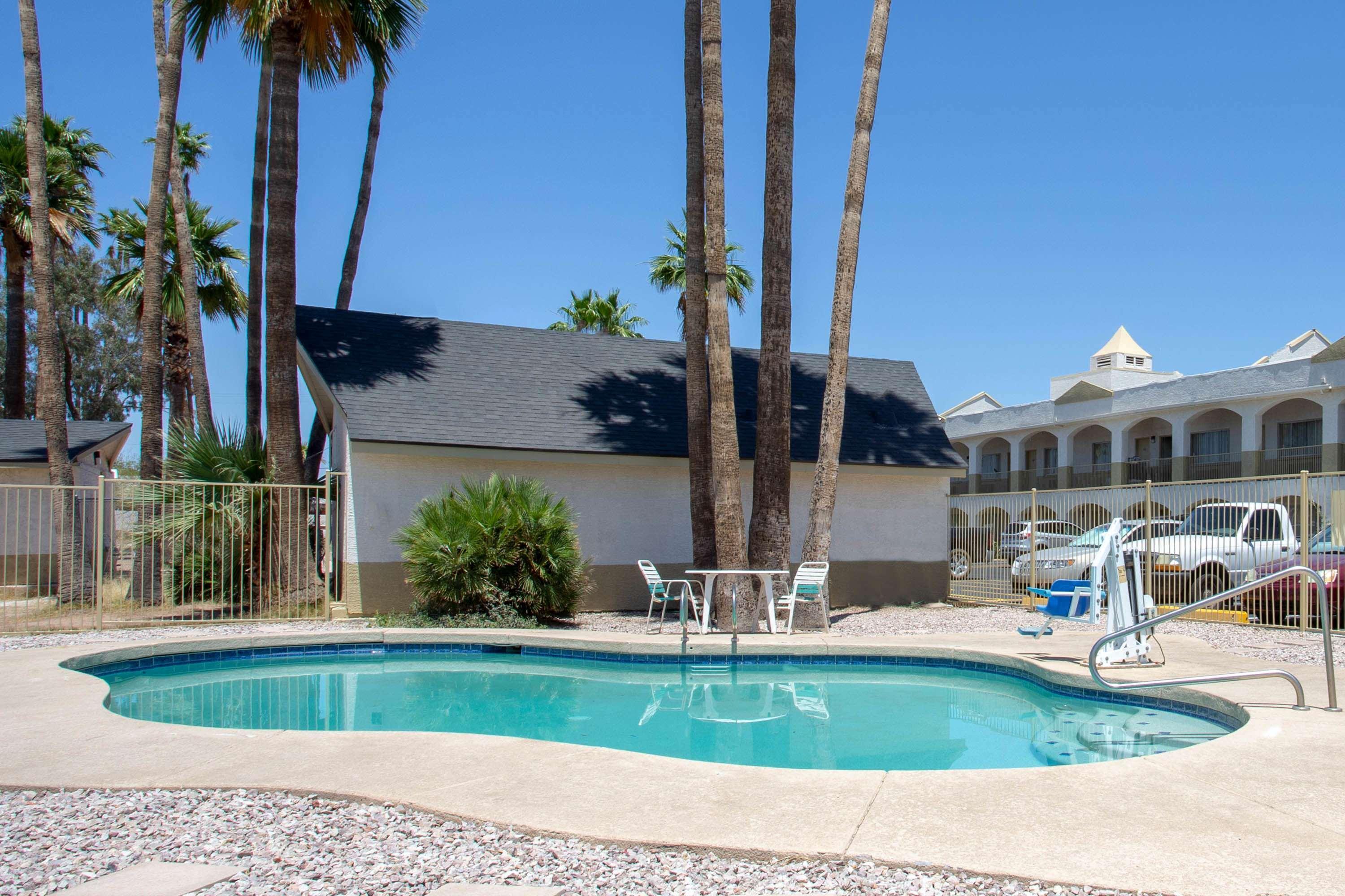 Days Inn By Wyndham Airport - Phoenix Exteriör bild