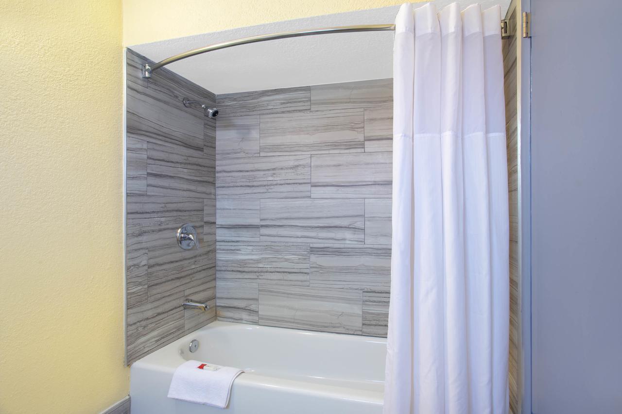 Days Inn By Wyndham Airport - Phoenix Exteriör bild