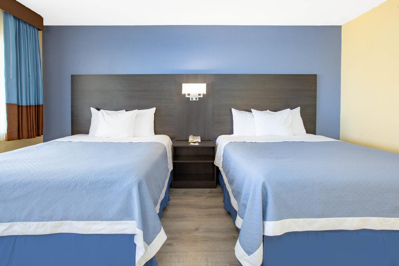 Days Inn By Wyndham Airport - Phoenix Exteriör bild