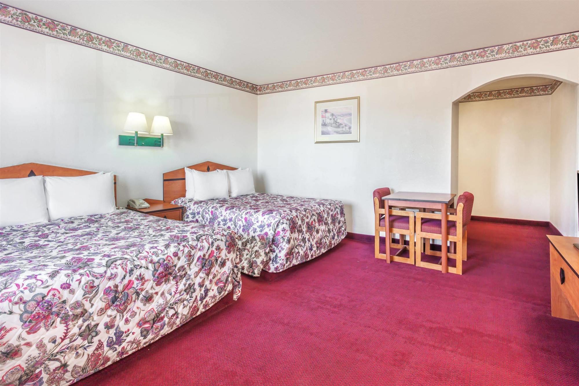 Days Inn By Wyndham Airport - Phoenix Exteriör bild